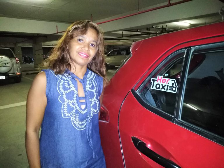 Her Taxi: Mujeres conduciendo para mujeres