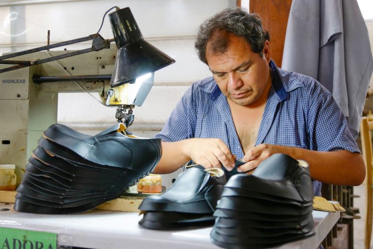 Tres tips para que tu mype ahorre hasta 60% de luz