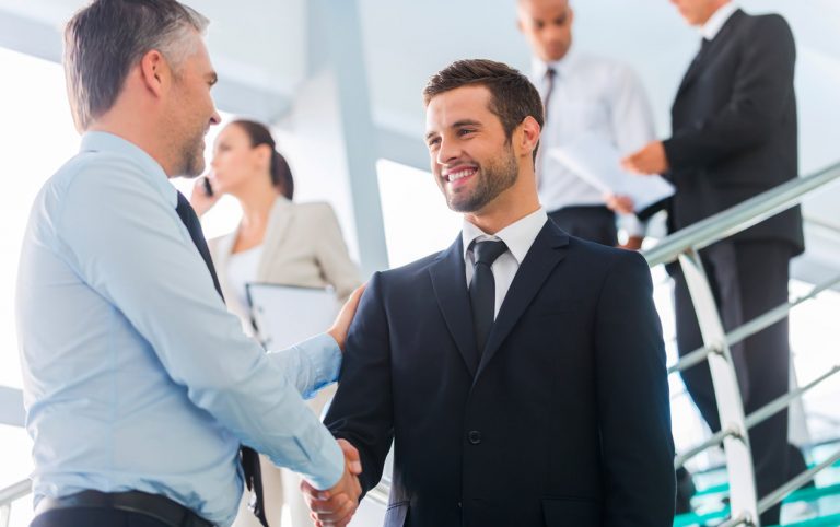 ¿Cómo y cuándo perdirle a tu jefe un ascenso en el trabajo?