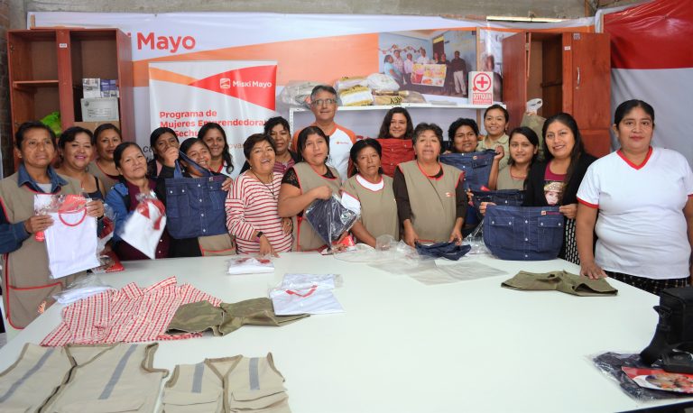 Mujeres de Sechura forman la primera cooperativa textil femenina de Piura