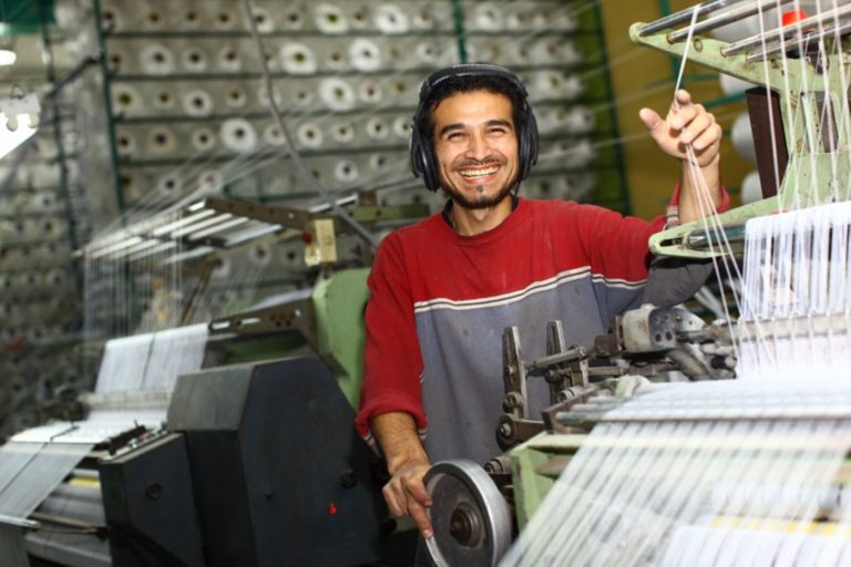 Microempresarios priorizan la educación superior de sus hijos