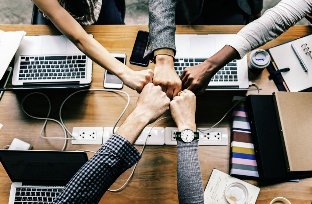 Cómo construir un equipo de trabajo sólido: claves para fortalecer los vínculos laborales