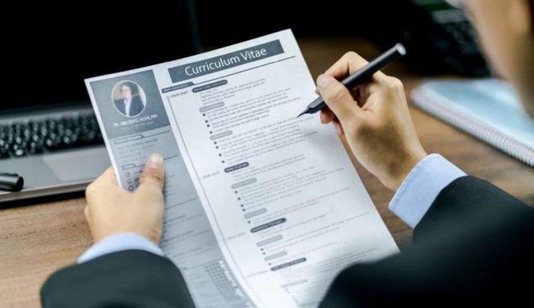 Conoce qué es lo que busca un cazatalentos en tu CV