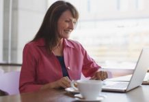 ¿Tienes 45 años? Consigue trabajo con estos 8 tips