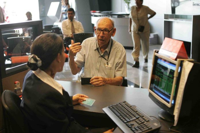 Conoce cómo registrarte vía web para retirar hasta S/ 2,000 de las AFP Por vía web podrás retirar hasta S/ 2,000 de las AFP