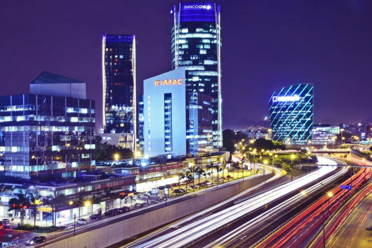 Economía peruana crecerá hasta 2.1% este año prevé encuesta del BCR