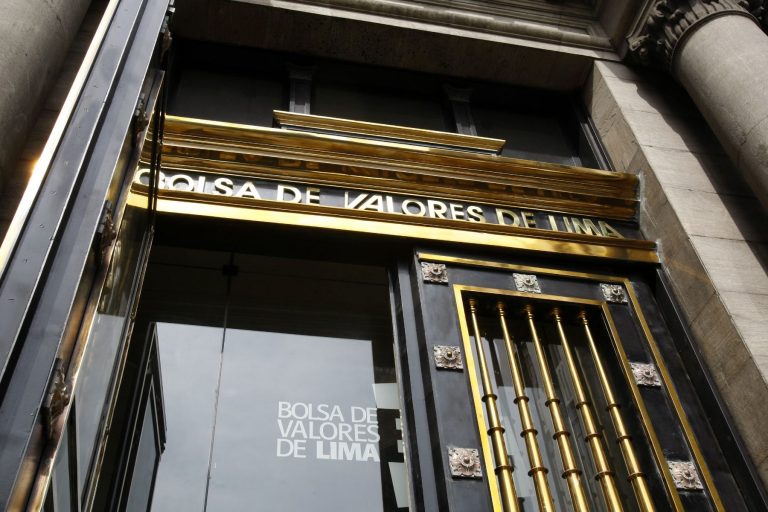 Bolsa de Valores abre al alza por acciones mineras y financieras