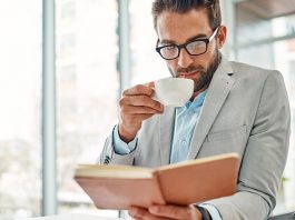 Conoce cuatro libros clave para emprendedores que buscan desarrollar buenos hábitos