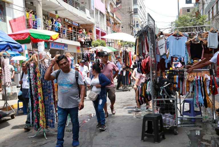 Cajas municipales atienden a más de un millón de emprendedores informales en el país