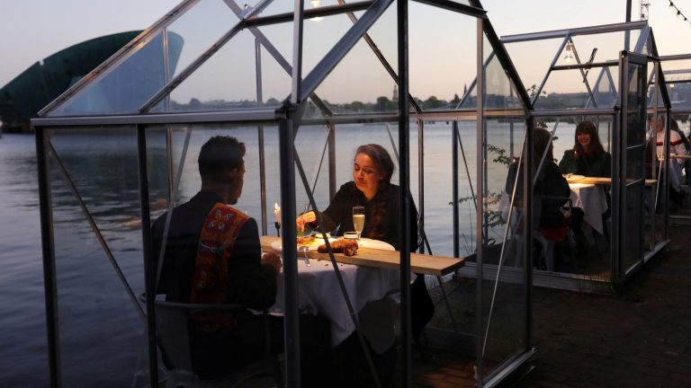 Estas son las medidas que están tomando los negocios en el mundo para reabrir