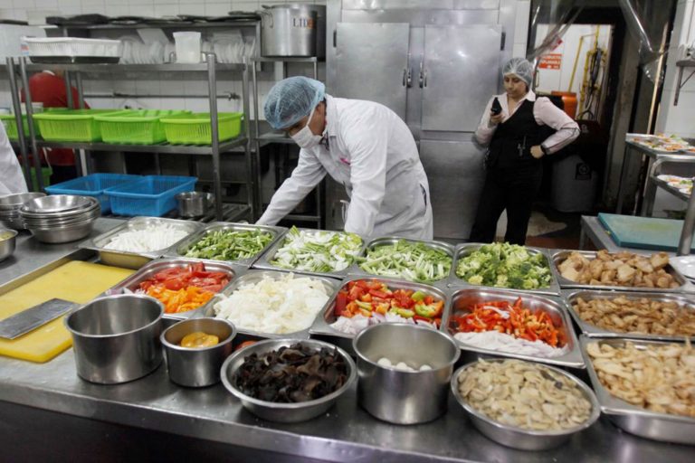 Retorno de restaurantes permitirá a casi 54,000 trabajadores retomar labores