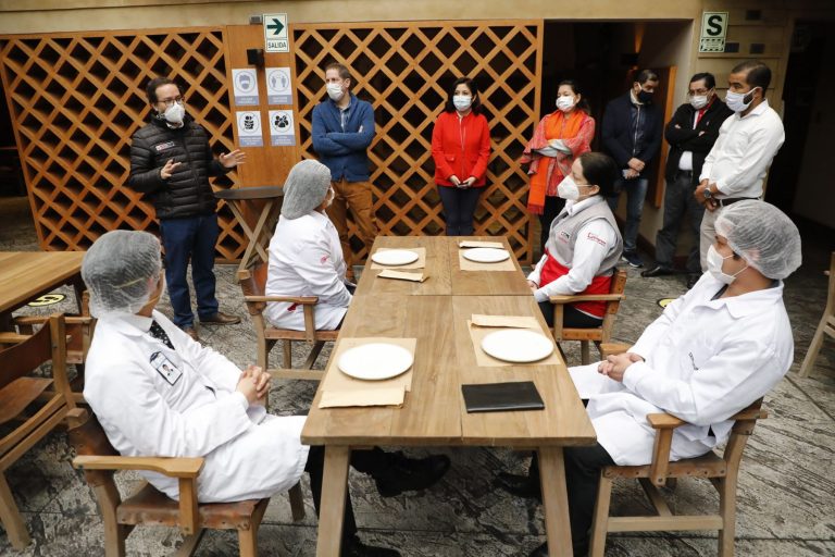 Restaurantes atenderán al público a partir del 1 de julio