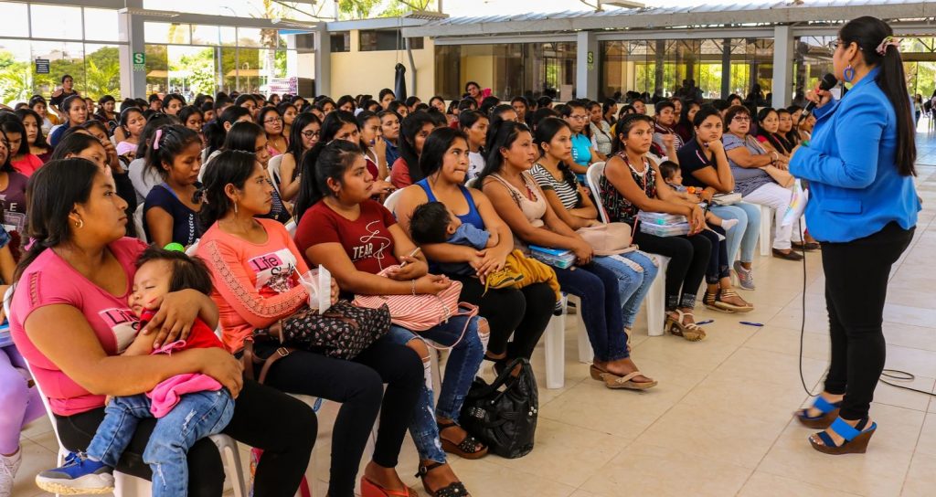 Mujeres reciben 13 mil 200 soles de capital para sus empresas en Tambogrande EMPRENDIMIENTO, MUJERES, PLAN INTERNACIONAL