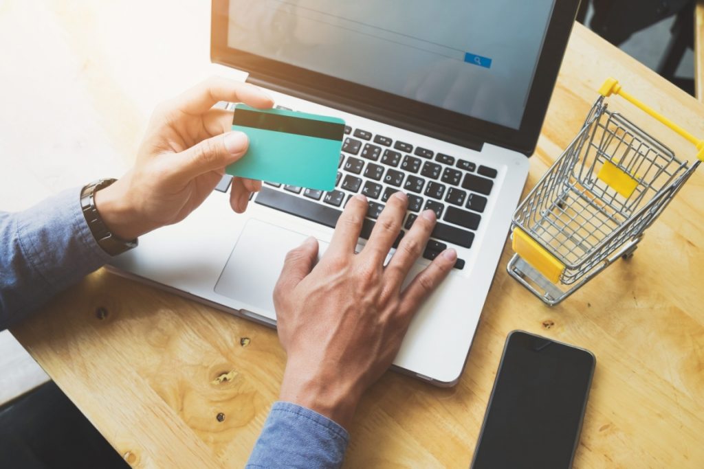 Más de 18 millones de peruanos compran por internet: ¿Cuánto gastan y qué prefieren?