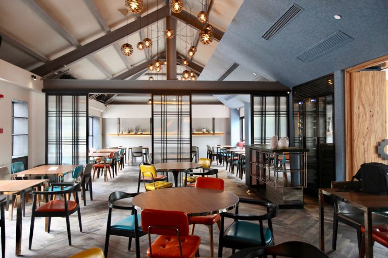 Esto debes hacer para comer en un restaurante sin riesgo de covid-19