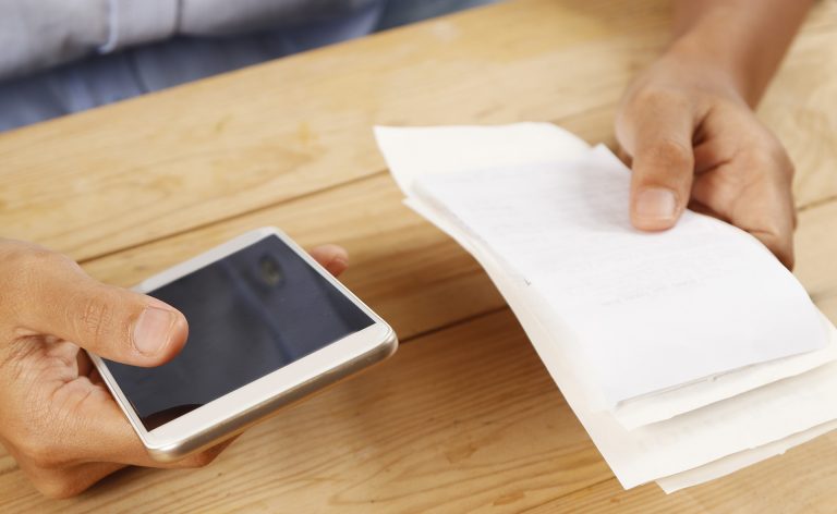 Aprueban proyecto para financiar recibos de teléfono e internet