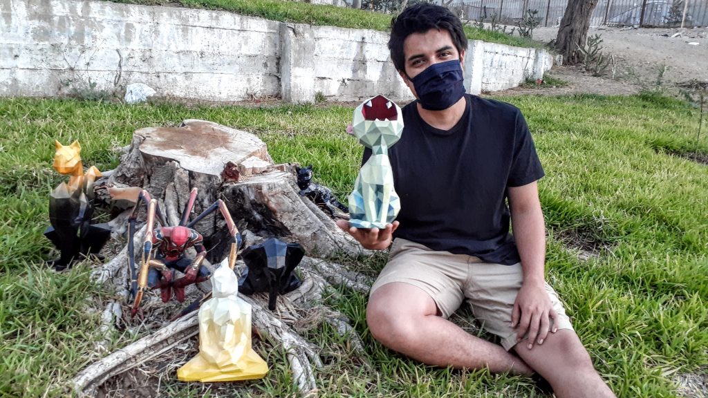 Papercraft del Chira vende felicidad en forma de escultura