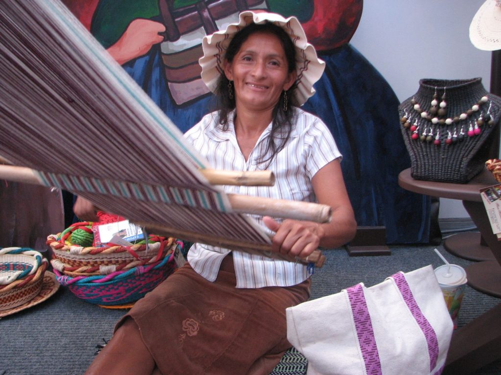 Capacitan en finanzas a mujeres de zonas rurales de Ica y Piura