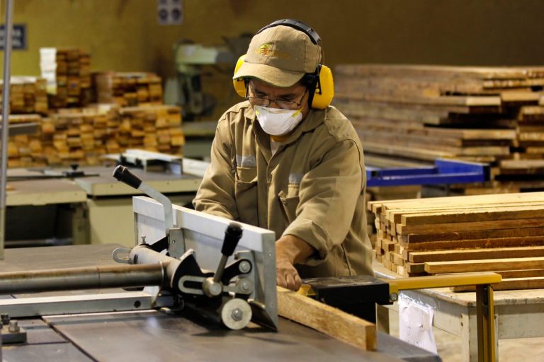 Produce aprueba reglamento operativo del Programa de Emergencia Empresarial por S/ 64.6 millones