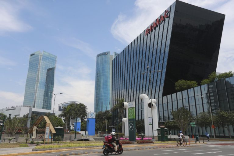 Crédito al sector privado creció 9.3% anual en abril