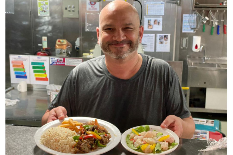 El ingeniero y emprendedor piurano que destaca en Omán