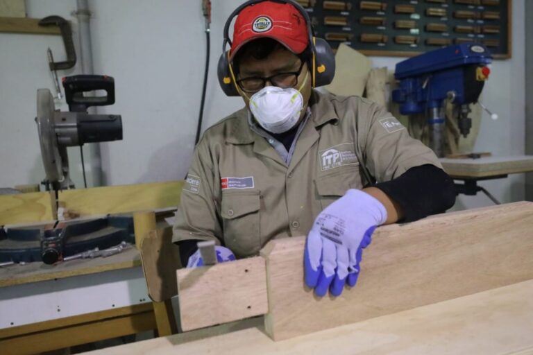 Reactivación económica se acelera por préstamos y reprogramaciones