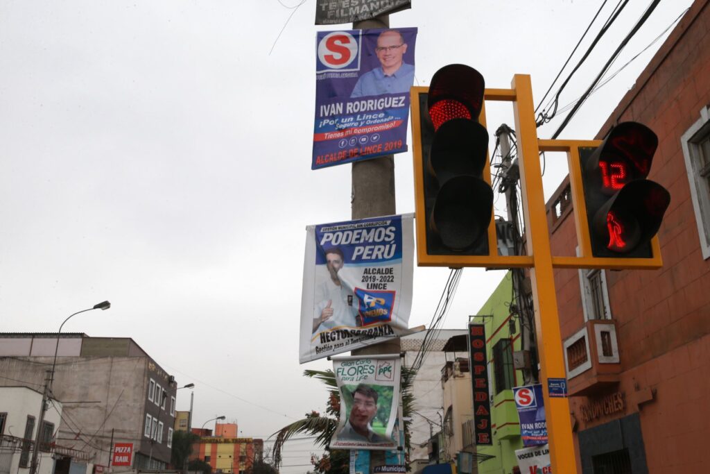 Enosa pide que se evite colocar propaganda electoral en postes ante riesgo de cortes de energía