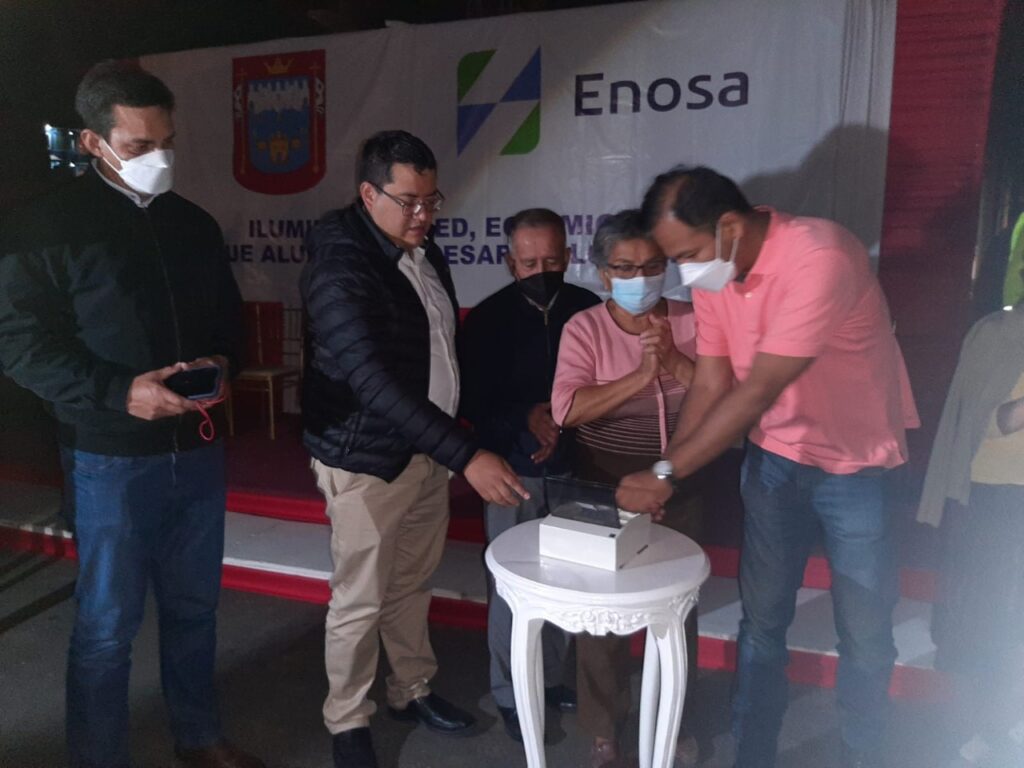 Piura: Enosa inaugura iluminación LED en avenida Sullana y parque de Urb. Angamos Piura: Enosa inaugura iluminación LED en avenida Sullana y parque de Urb. Angamos