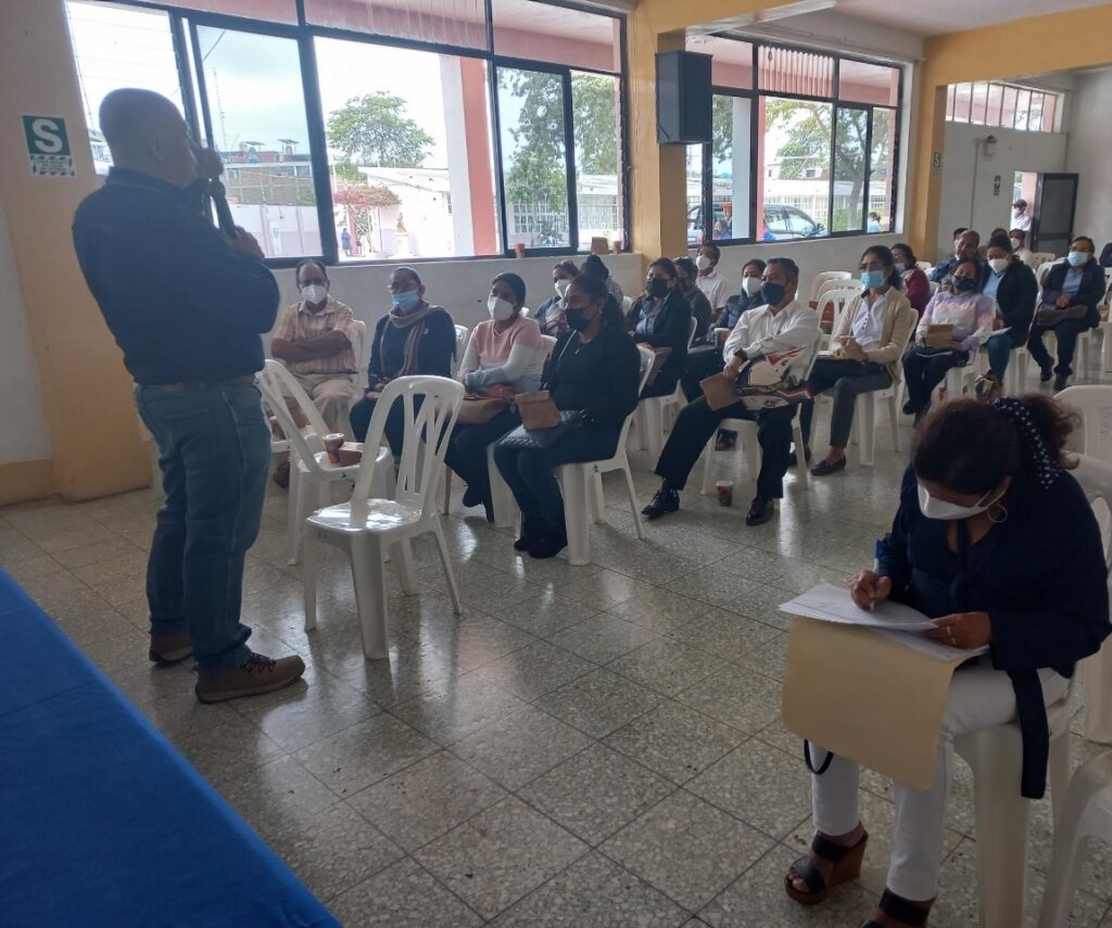 Más de 800 docentes, alumnos y padres de familia aprenden sobre el buen uso de la energía
