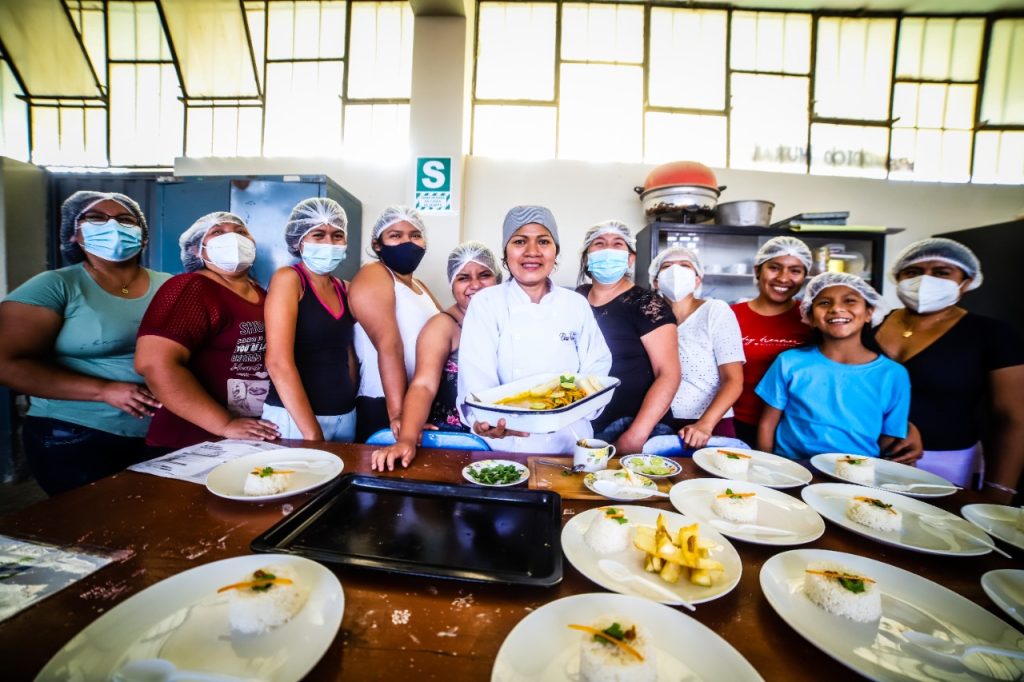 Clara Eca, la docente que aplica en sus clases lo aprendido en capacitaciones de Enosa