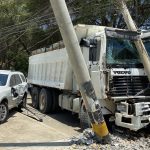 Enosa restablece servicio eléctrico tras impacto de volquete contra poste de energía