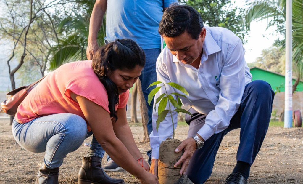 Enosa y Municipalidad de Veintiséis de Octubre recuperan espacios públicos en A.H. Santa Rosa/ Foto Distriluz