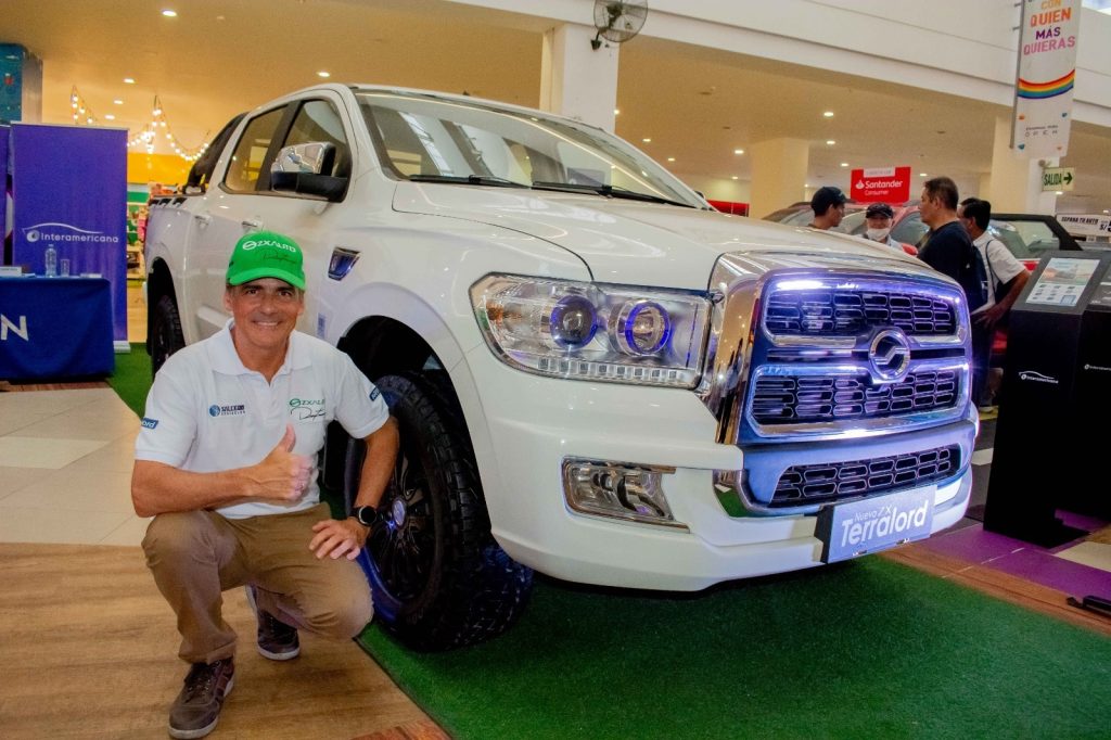 Interamericana Norte y Ramón Ferreyos presentan la nueva camioneta pick-up Terralord de ZX Auto