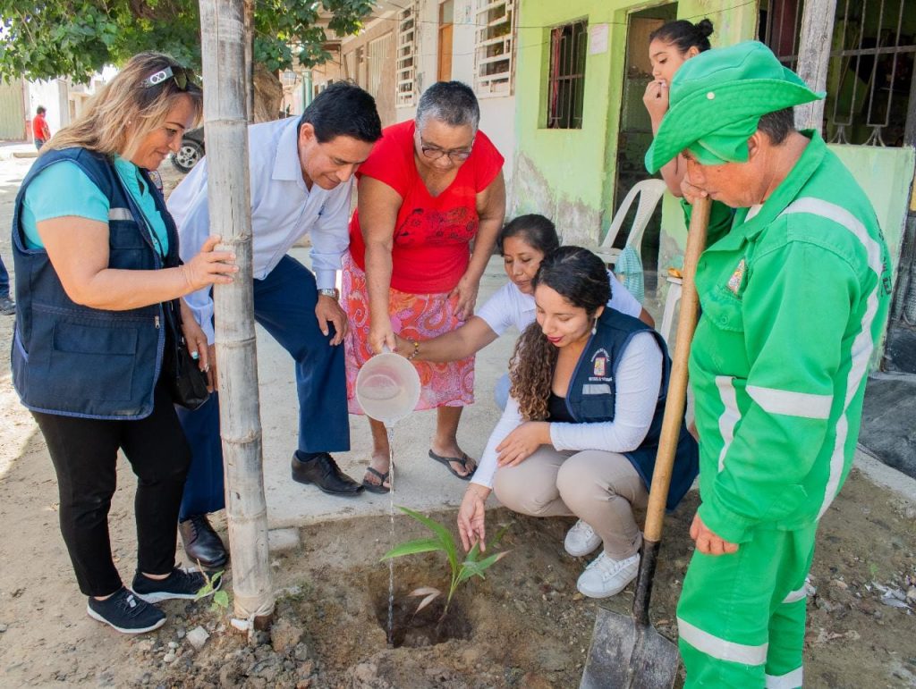Enosa y Municipalidad de Veintiséis de Octubre revitalizan espacios en sector 31 de Enero Enosa y Municipalidad de Veintiséis de Octubre revitalizan espacios en sector 31 de Enero/ Foto Distriluz