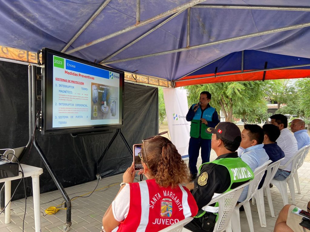 Trabajo conjunto entre Enosa y Municipalidad de Veintiséis de Octubre/Foto Distriluz
