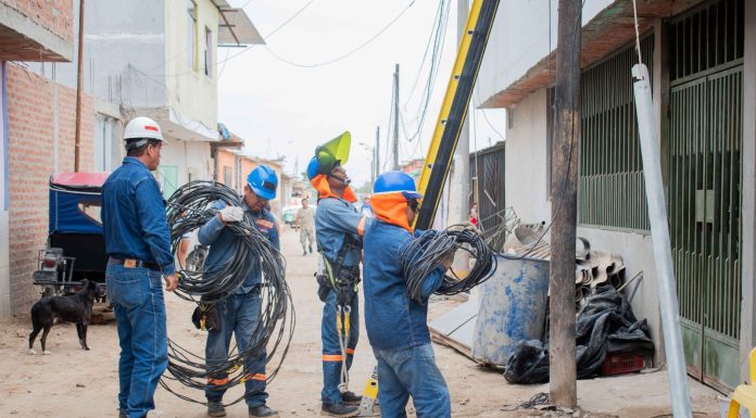 Enosa retira 400 metros de cable clandestino en Piura