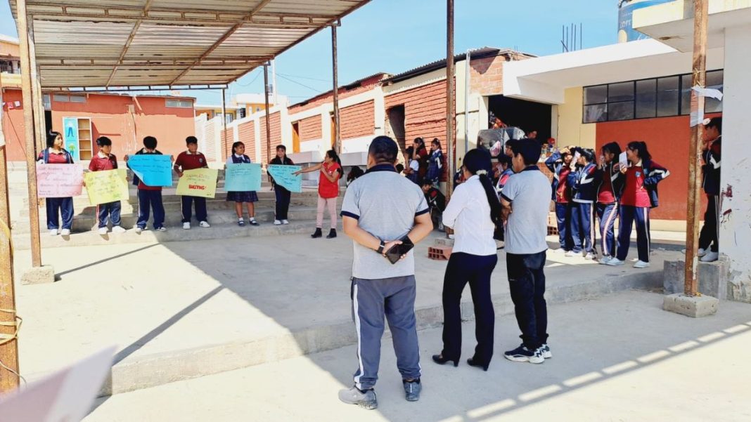 Andalucita y el Centro de Emergencia Mujer capacitaron a docentes y escolares de Paita