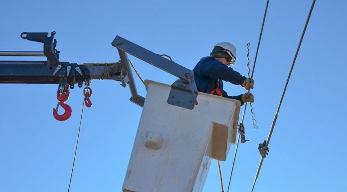 Enosa suspenderá el servicio eléctrico en zonas de Piura y Castilla