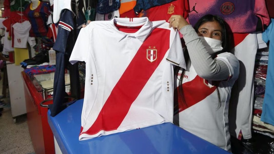 Perú vs. Brasil: ¿A cuánto asciende el precio de las camisetas en Gamarra?