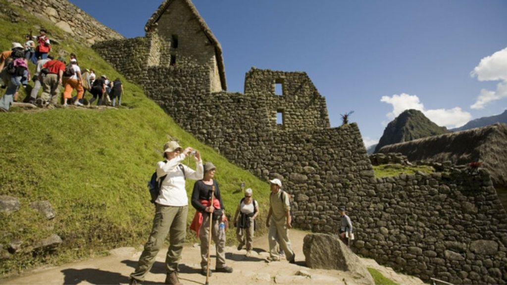 Turismo generará más de US$8 mil millones al cierre del 2023 en Perú Turismo generará más de US$8 mil millones al cierre del 2023 en Perú