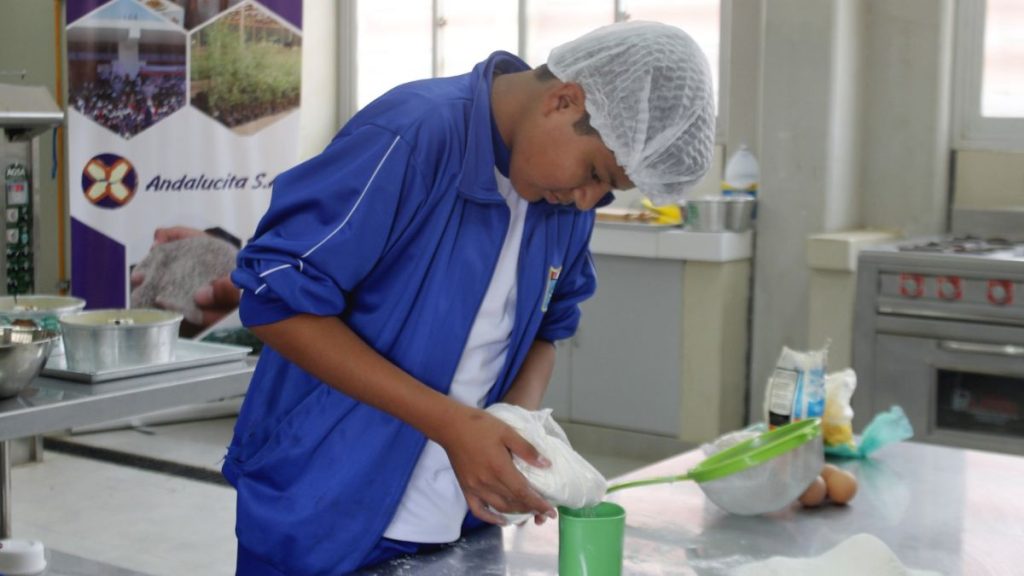 Andalucita y autoridades de Yacila capacitan en emprendimiento productivo a escolares