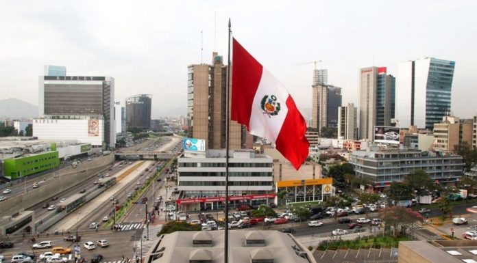 Economía peruana registaría su mayor caída en 25 años al cerrar el 2023