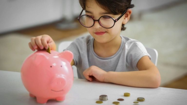 Educación financiera en los colegios: ¿Por qué es la clave para evitar el sobreendudamiento?