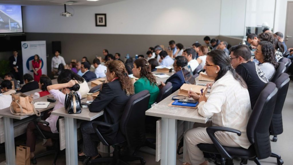 Más de 120 docentes de Perú y Ecuador fueron capacitados en emprendimiento e innovación Más de 120 docentes de Perú y Ecuador fueron capacitados en emprendimiento e innovación
