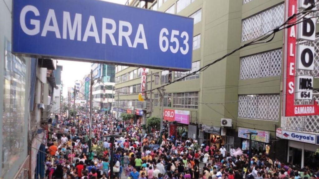 Comerciantes de Gamarra podrían perder la Campaña Navideña por extorsiones de hasta S/4,000 Comerciantes de Gamarra podrían perder la Campaña Navideña por extorsiones de hasta S4,000