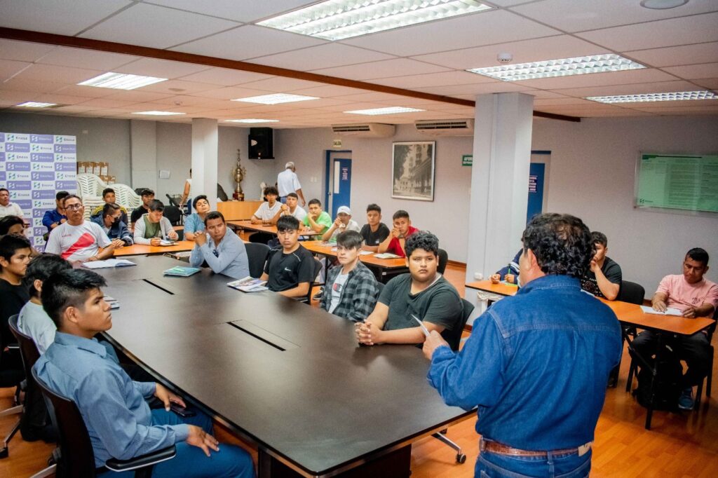 Enosa dictó curso sobre seguridad eléctrica a estudiantes del Instituto Almirante Miguel Grau