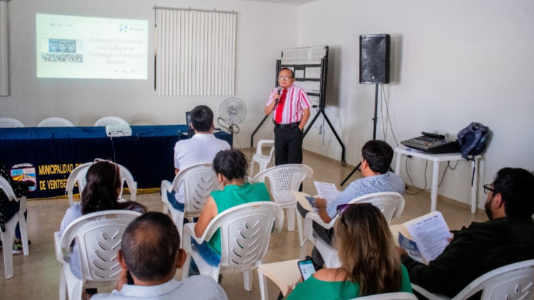 Enosa y municipios capacitan a líderes comunitarios en tecnologías de la información
