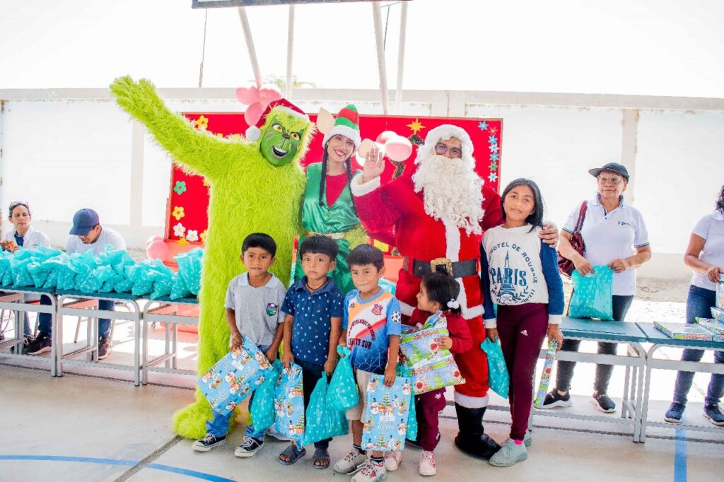 Enosa iluminó la navidad de los niños del caserío Chatito Sur enosa-ilumino-la-navidad-de-los-ninos-del-caserio-chatito-sur