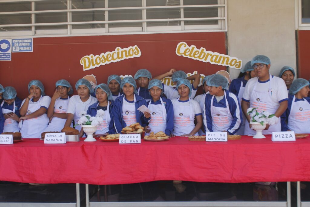 yacila-escolares-culminaron-curso-de-panaderia-y-pasteleria