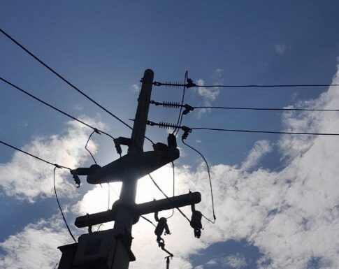 Enosa apoya a EPS Grau reparando falla eléctrica en estación de bombeo del eje Paita- Talara